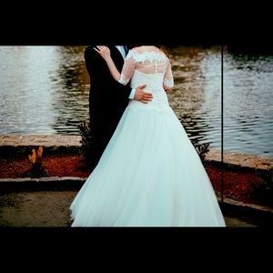 Paloma Blanca size 10 wedding dress (equivalent to size 6 for regular clothing)